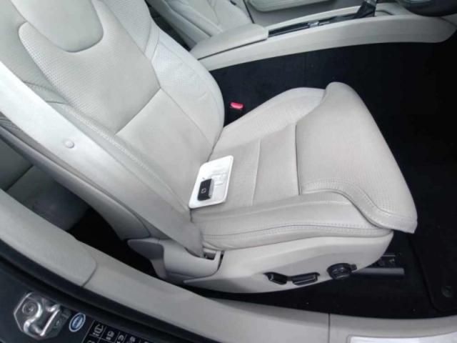 VOLVO XC60 2019 Image 31