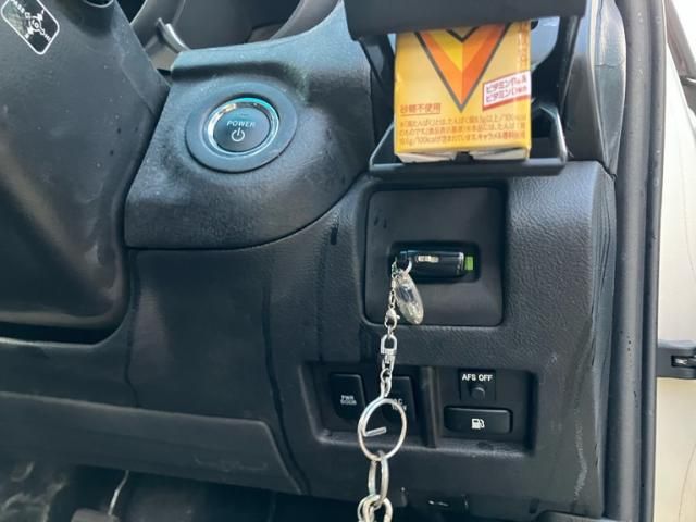 TOYOTA HARRIER HYBRID 2006 Image 31