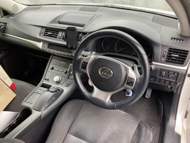 TOYOTA LEXUS CT200H 2011 Image 31
