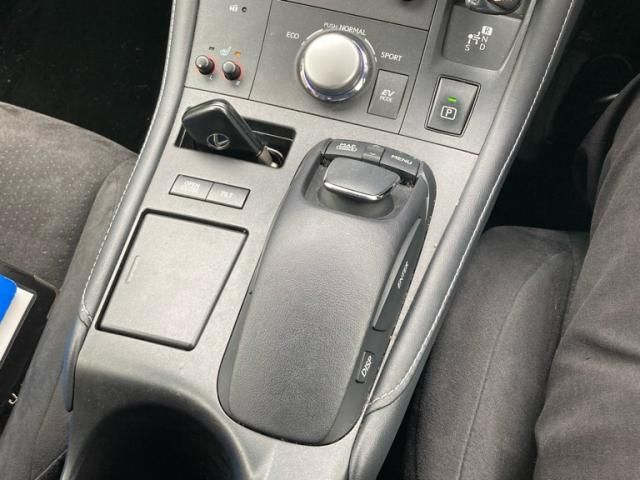 TOYOTA LEXUS CT200H 2011 Image 31