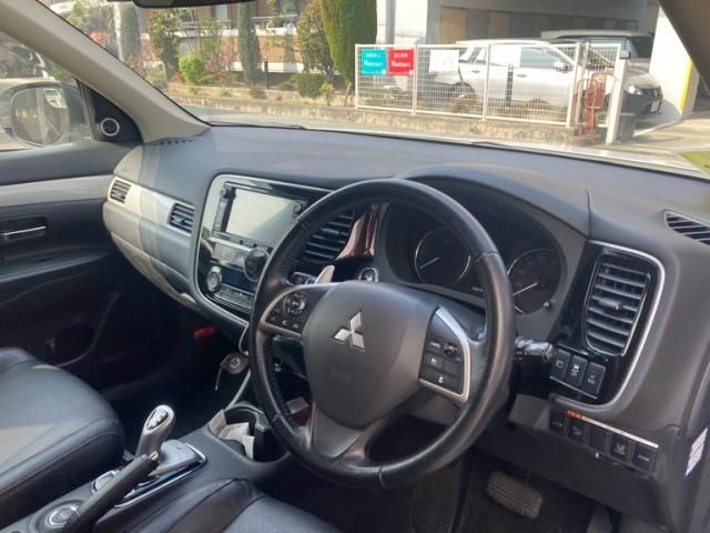 MITSUBISHI OUTLANDER PHEV 2014 Image 31