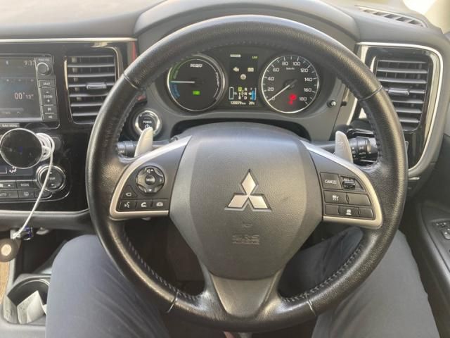 MITSUBISHI OUTLANDER PHEV 2014 Image 31