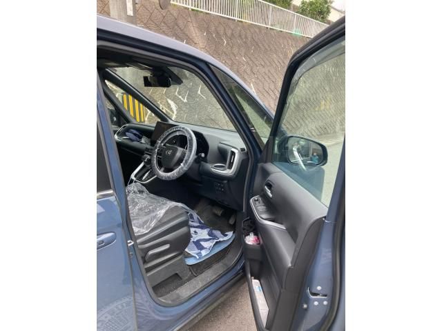 TOYOTA VOXY HYBRID 2022 Image 31