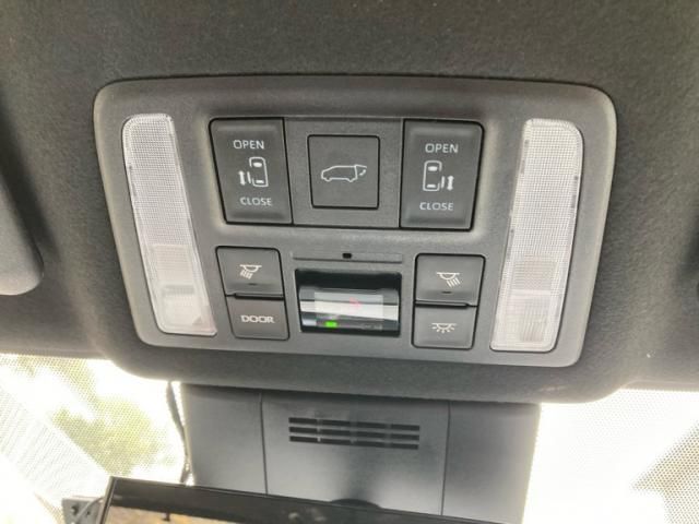 TOYOTA VOXY HYBRID 2022 Image 31