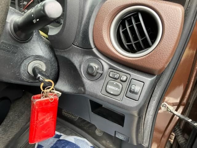 TOYOTA VITZ 2011 Image 31