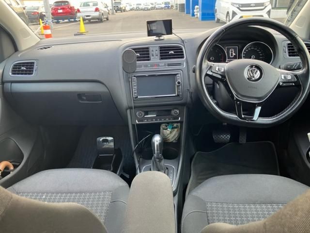 VOLKSWAGEN POLO 2016 Image 31