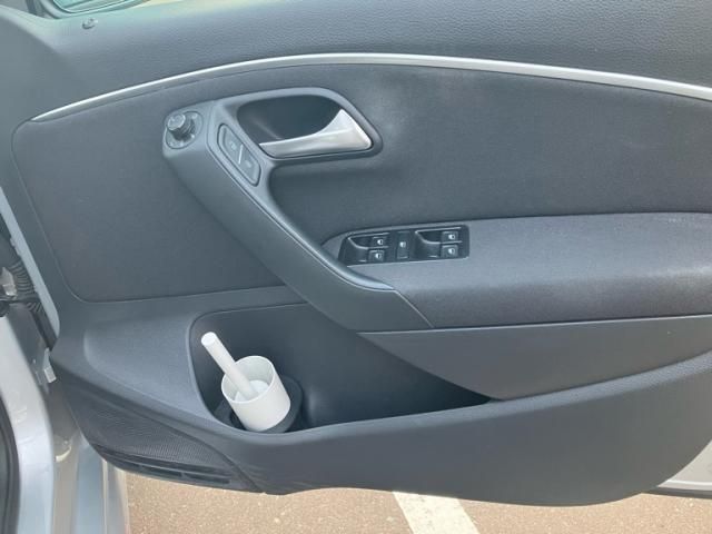 VOLKSWAGEN POLO 2016 Image 31