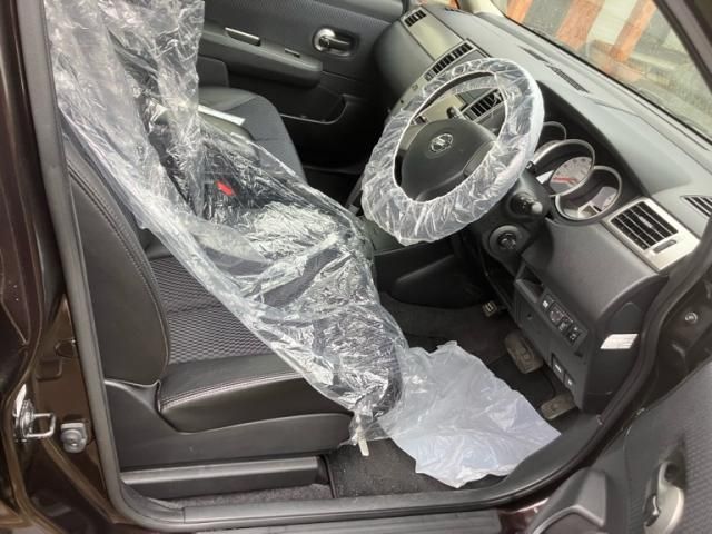 NISSAN TIIDA 2012 Image 31