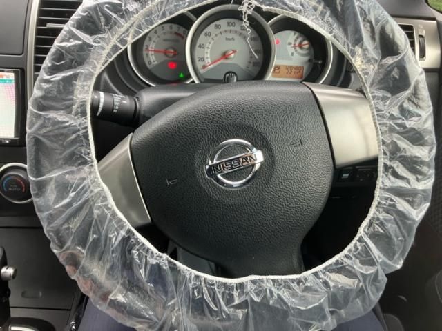 NISSAN TIIDA 2012 Image 31