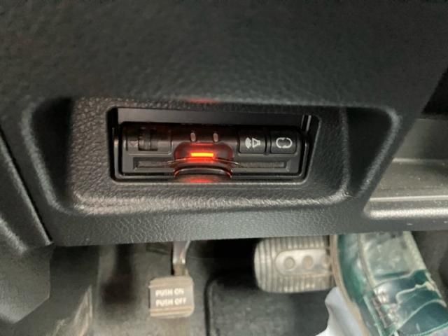 NISSAN TIIDA 2012 Image 31