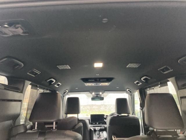 TOYOTA VOXY 2022 Image 31