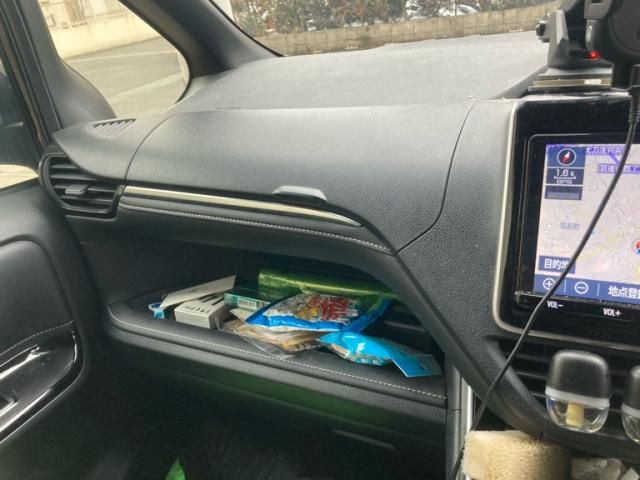 TOYOTA ESQUIRE HYBRID 2018 Image 31