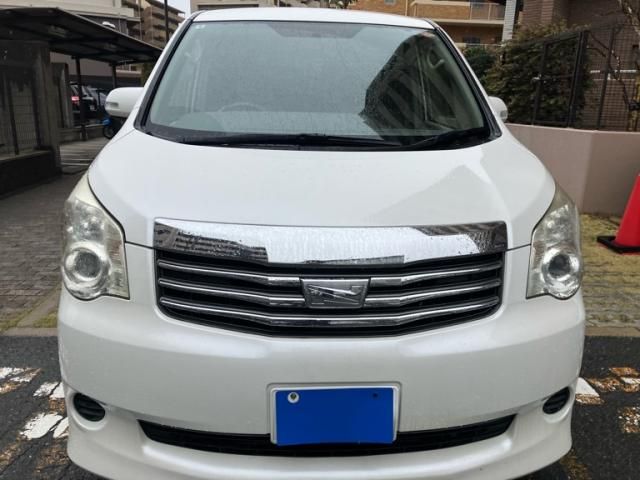 TOYOTA NOAH 2012 Image 31