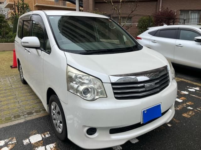 TOYOTA NOAH 2012 Image 31