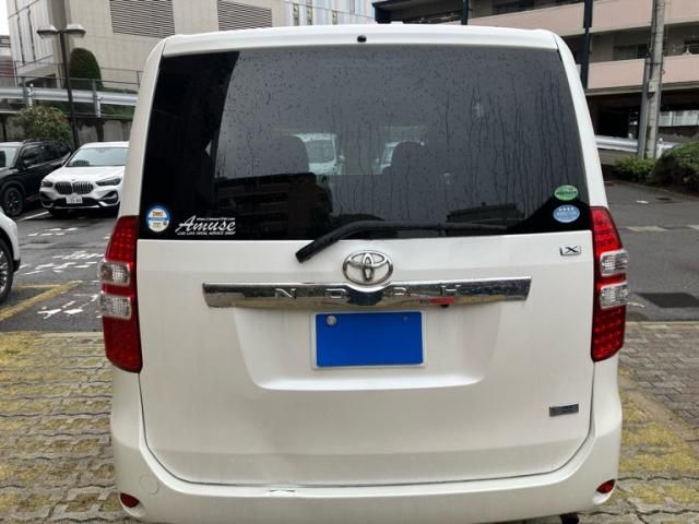 TOYOTA NOAH 2012 Image 31