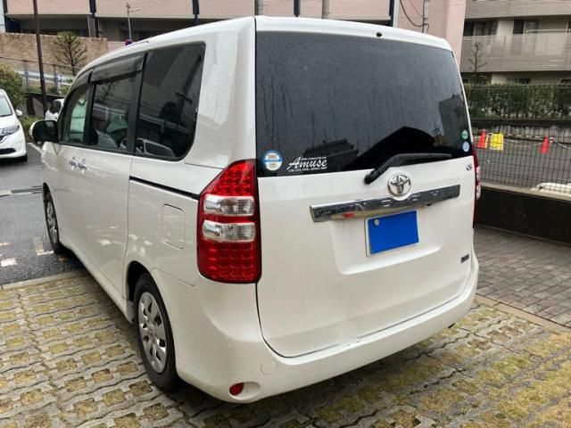 TOYOTA NOAH 2012 Image 31