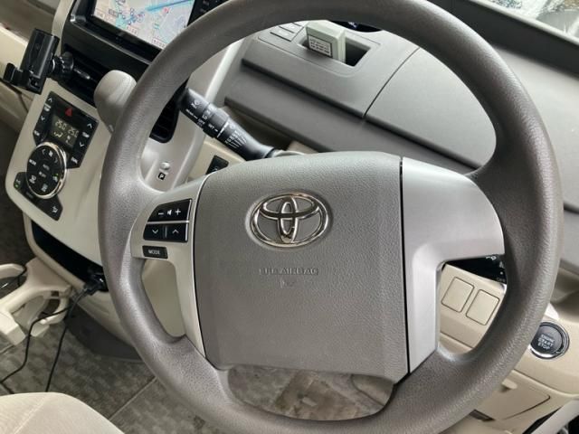 TOYOTA NOAH 2012 Image 31