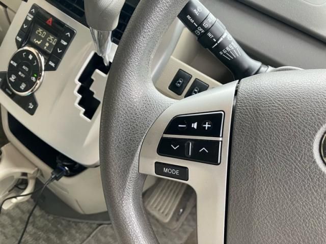 TOYOTA NOAH 2012 Image 31