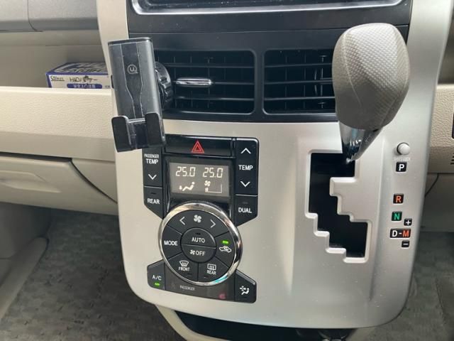 TOYOTA NOAH 2012 Image 31