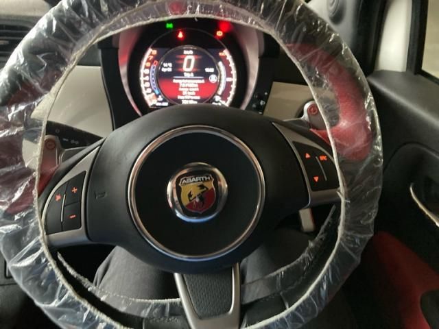 FIAT ABARTH 595C 2015 Image 31