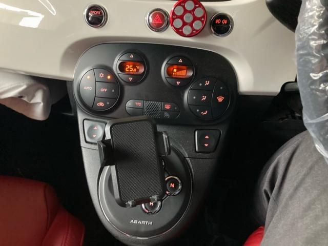 FIAT ABARTH 595C 2015 Image 31