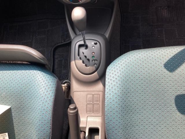 TOYOTA VITZ 2005 Image 31