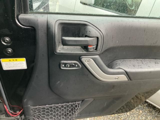 JEEP WRANGLER UNLIMI 2012 Image 31