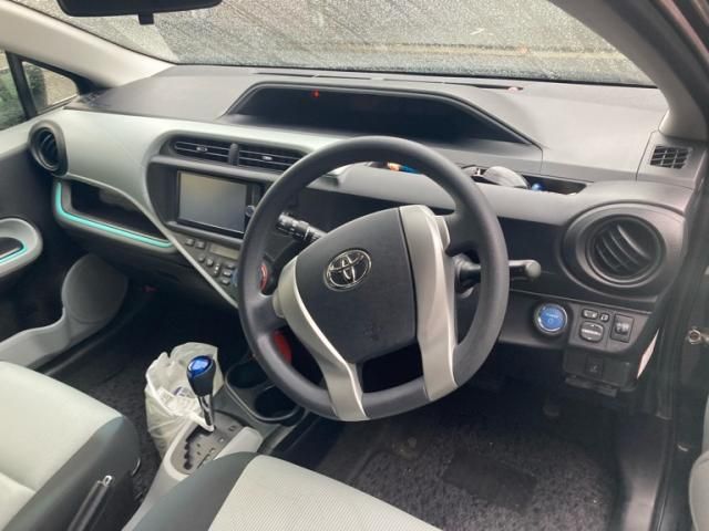 TOYOTA AQUA 2012 Image 31