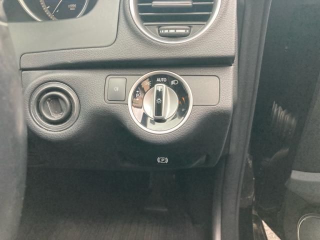 MERCEDES BENZ C CLAS 2012 Image 31