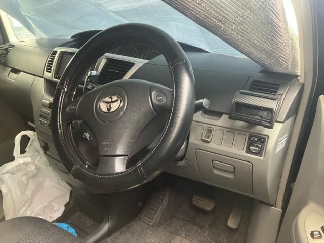 TOYOTA VOXY 2006 Image 31