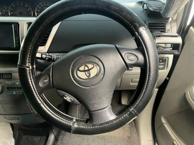 TOYOTA VOXY 2006 Image 31