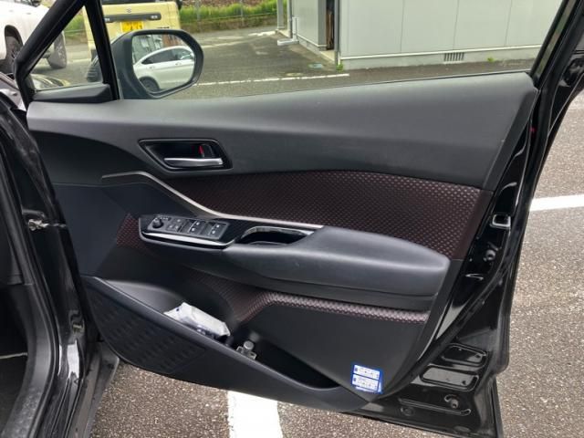 TOYOTA C-HR 2018 Image 31