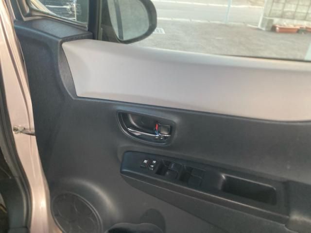 TOYOTA VITZ 2011 Image 31