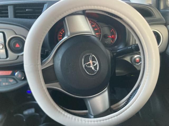 TOYOTA VITZ 2011 Image 31