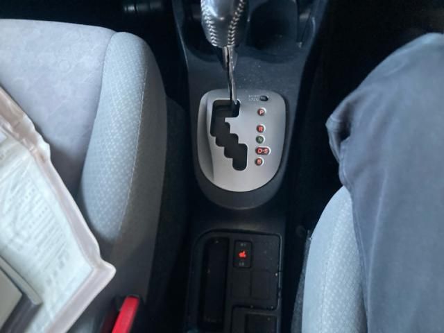 TOYOTA VITZ 2011 Image 31