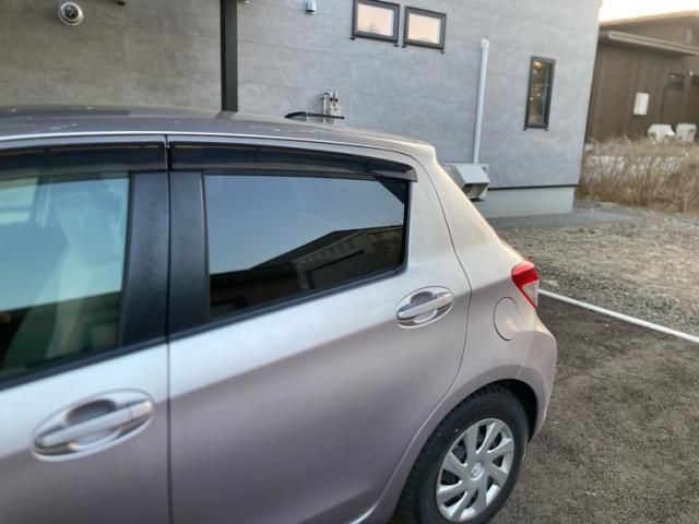 TOYOTA VITZ 2011 Image 31