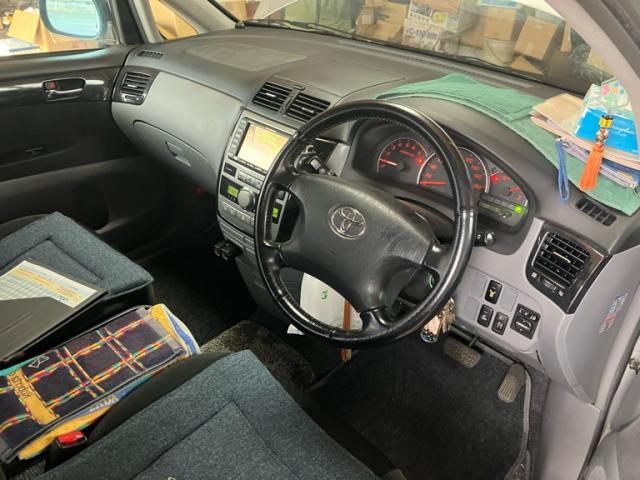 TOYOTA IPSUM 2003 Image 31