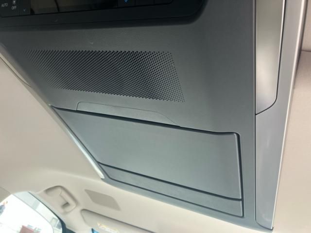 TOYOTA LEXUS LM500H 2024 Image 31