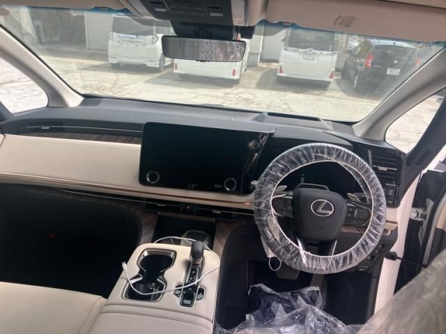TOYOTA LEXUS LM500H 2024 Image 31
