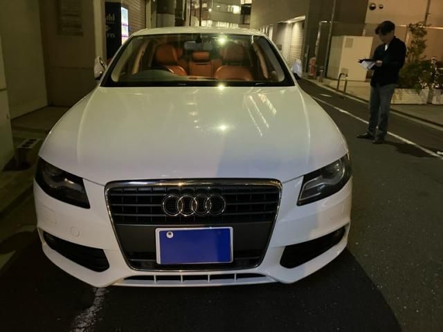 AUDI A4 2011 Image 31