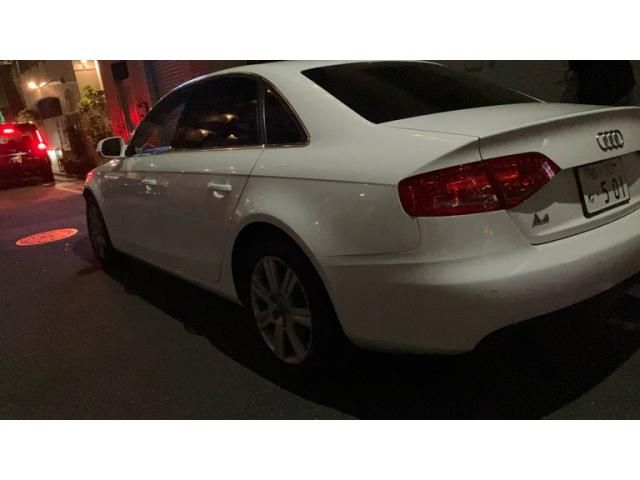 AUDI A4 2011 Image 31