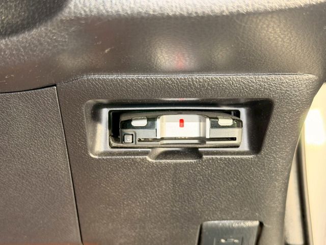 TOYOTA VITZ 2015 Image 31