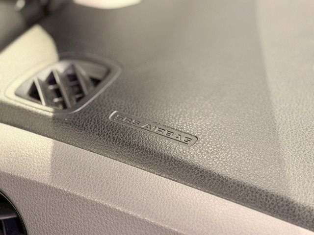 TOYOTA VITZ 2015 Image 31