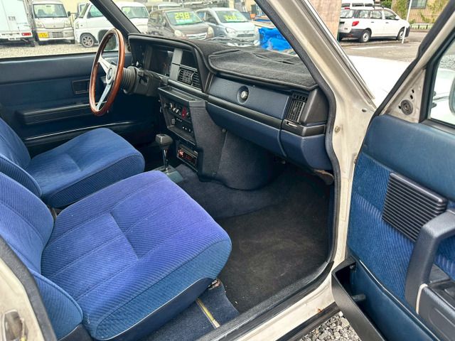 VOLVO 240 ESTATE 1987 Image 31