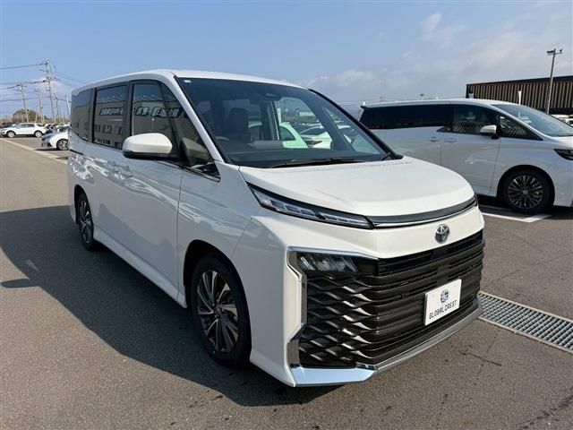 TOYOTA VOXY HYBRID 2026 Image 31