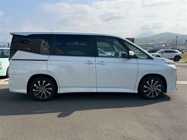 TOYOTA VOXY HYBRID 2026 Image 31