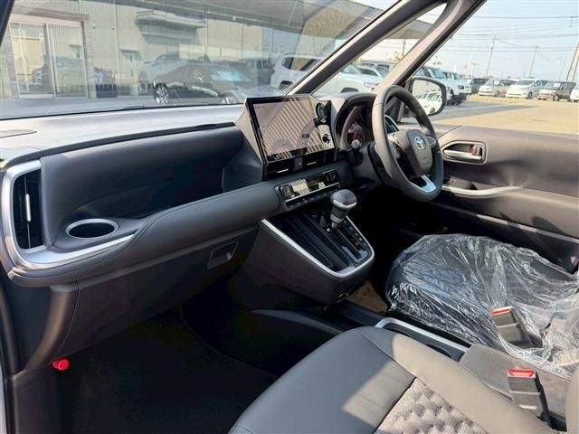 TOYOTA VOXY HYBRID 2026 Image 31