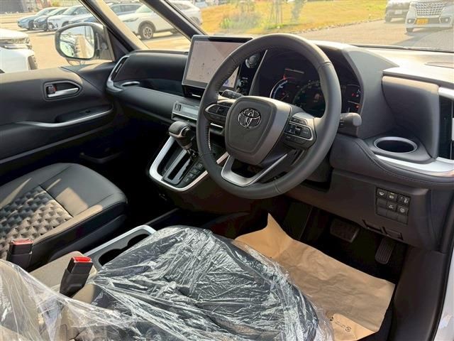 TOYOTA VOXY HYBRID 2026 Image 31