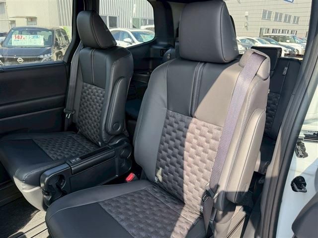 TOYOTA VOXY HYBRID 2026 Image 31