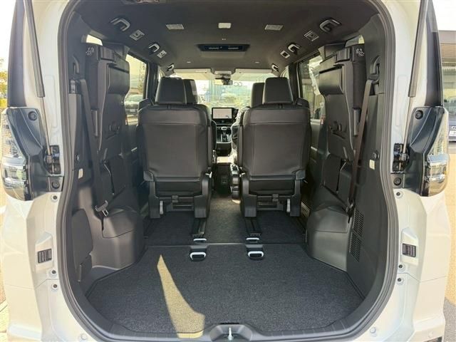 TOYOTA VOXY HYBRID 2026 Image 31